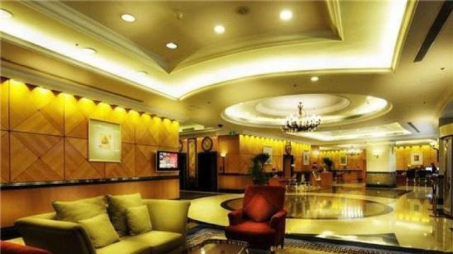 深圳富苑皇冠假日套房酒店